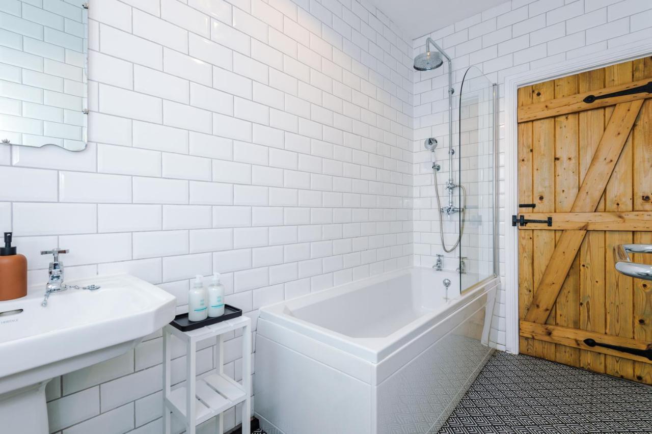 New! Gorgeous 2-Bed Home In Chester City Centre By 53 Degrees Property - Incredible Location, Ideal For Small Groups - Sleeps 6! Екстер'єр фото