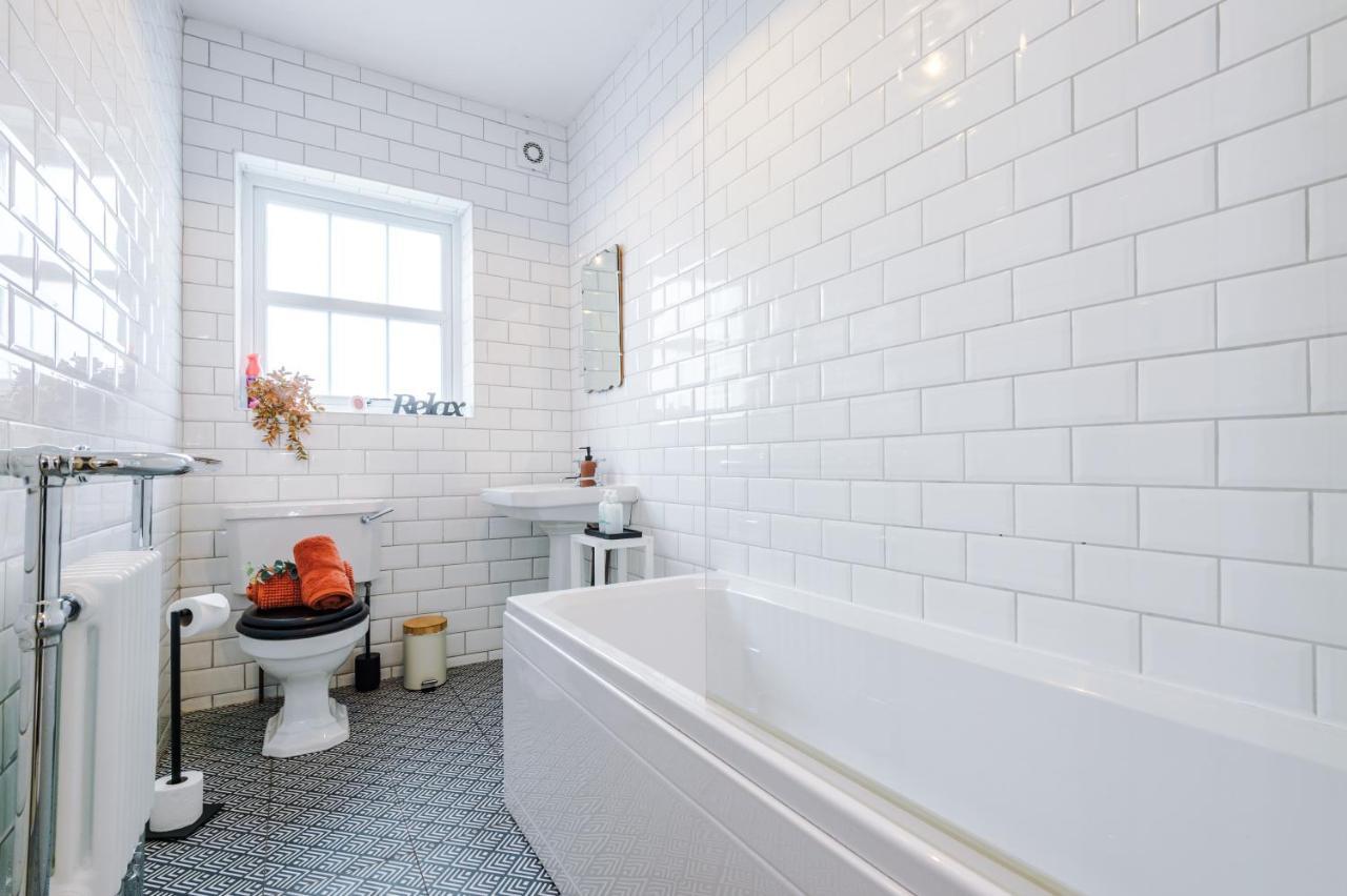 New! Gorgeous 2-Bed Home In Chester City Centre By 53 Degrees Property - Incredible Location, Ideal For Small Groups - Sleeps 6! Екстер'єр фото